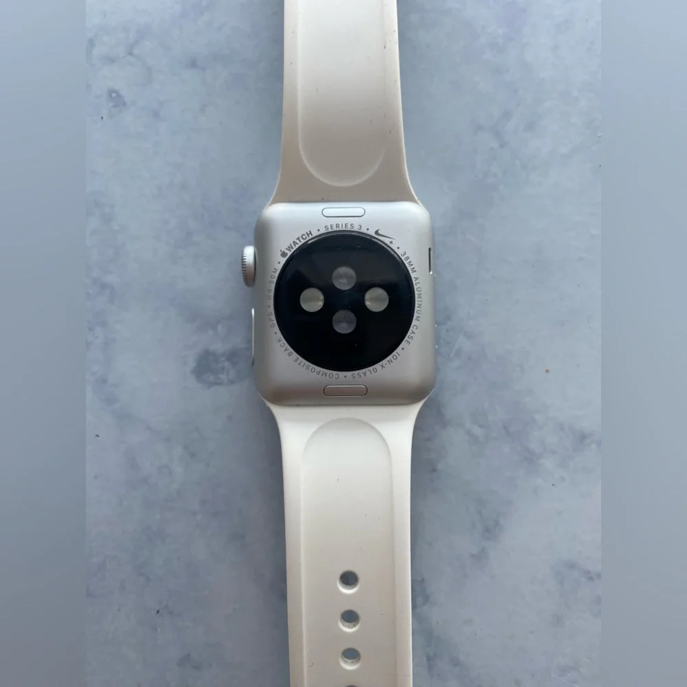 Apple stay top